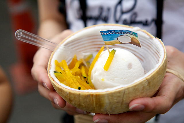 chatuchak-weekend-market-coconut-ice-cream