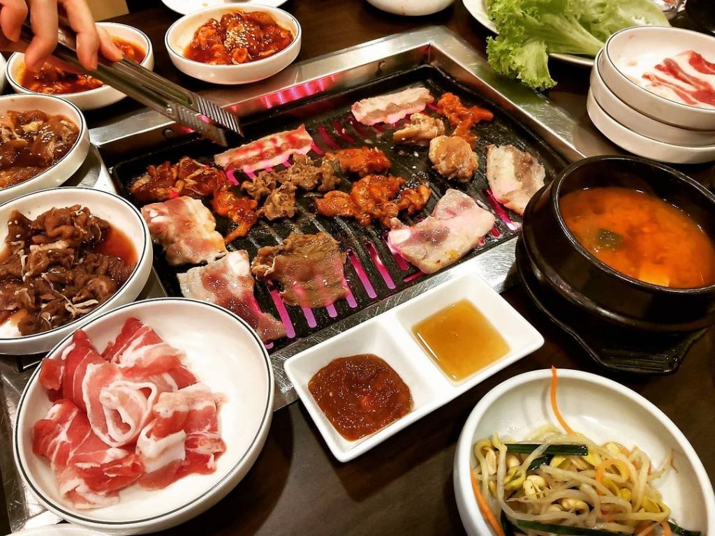 人均s 23 无限量吃肉肉 Manna Korean Restaurant烤肉自助餐 牛 鸡 猪肉任你吃 3人同行1人免费 新加坡省钱皇后 皇后情报局