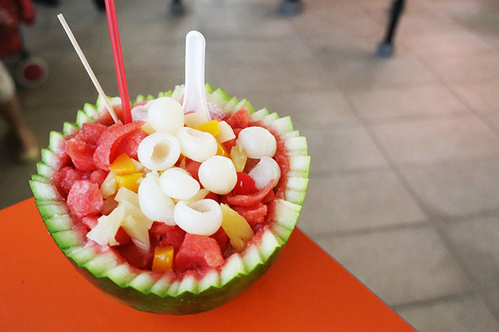 老式甜点摊玩出新花样 xxl大西瓜冰花式吃法,真材实料 满满果肉!